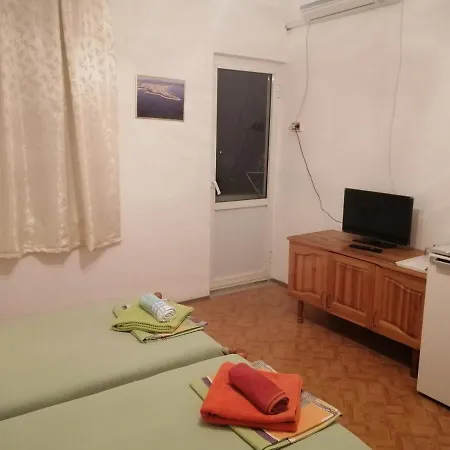 къща здравец - с осигурено паркомясто Casa de hóspedes Primorsko