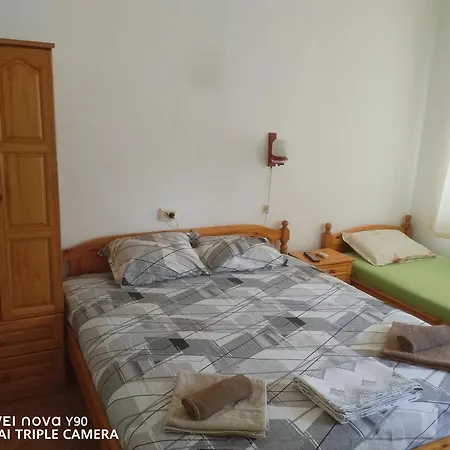 къща здравец - с осигурено паркомясто Casa de hóspedes Primorsko