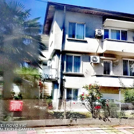 къща здравец - с осигурено паркомясто