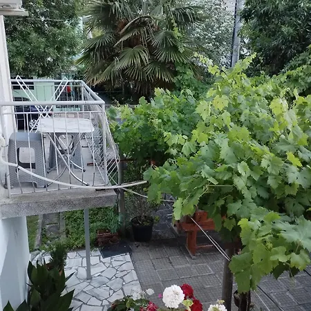 къща здравец - с осигурено паркомясто Primorsko