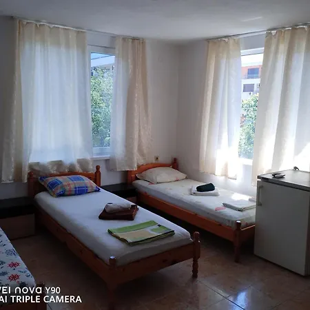 къща здравец - с осигурено паркомясто 招待所 3*